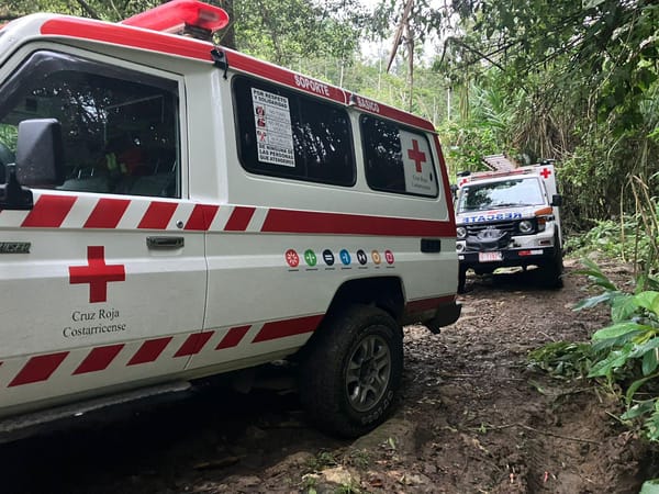 Cruz Roja se encargó de confirmar la muerte de la mujer. Foto: Cortesía Cruz Roja Costarricense (CRC).