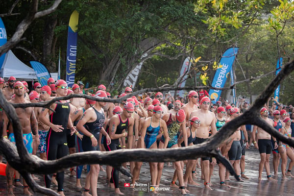 Competencia de XTERRA. Tomada del Facebook de XTERRA.