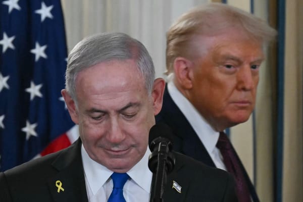 Donald Trump y Benjamin Netanyahu durante una reunión en la que abordaron el futuro del plan para Gaza y las condiciones para la retirada israelí.