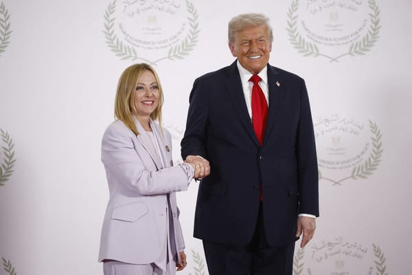 Trump sorprende al elogiar a Meloni antes del encuentro de la OTAN .AFP