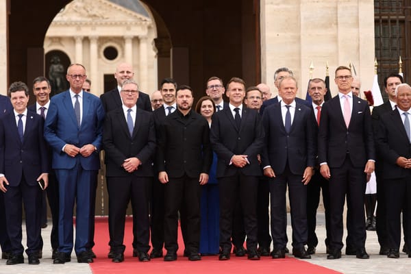 La cumbre de la Coalición de los Voluntarios, lanzada por Francia y el Reino Unido para brindar apoyo militar a Ucrania tras la invasión a gran escala de Rusia, impulsará un alto el fuego y la reanudación de las conversaciones de paz, según informó la presidencia francesa.