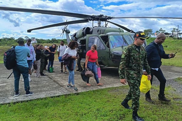 El ejército colombiano liberó a 39 personas que habían sido secuestradas previamente por el grupo guerrillero más grande del país.