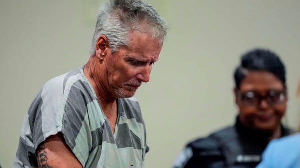 La justicia condena al padre del autor de un tiroteo escolar que dejó cuatro muertos