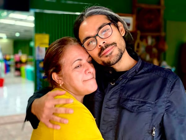 Daniel Hernández y su mamá, Heidi Chaves.