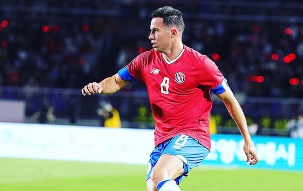 Bryan Oviedo futbolista nacional