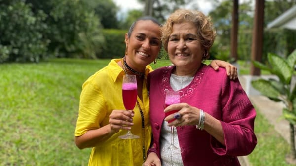 Ana Salazar y Rosa Isabel Cañas.