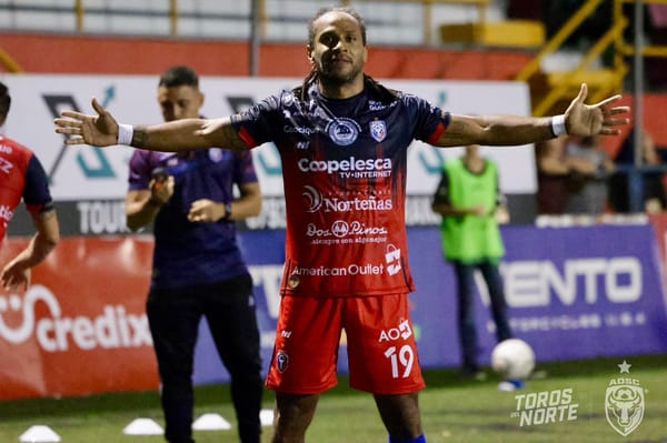 Jonathan McDonald celebrando su gol. Cortesía San Carlos.