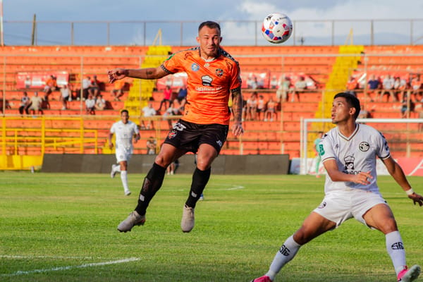 Puntarenas ante Sporting. Cortesía Puntarenas.