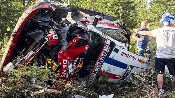 Así quedó el carro de Sébastien Ogier. Foto marekonthestage.