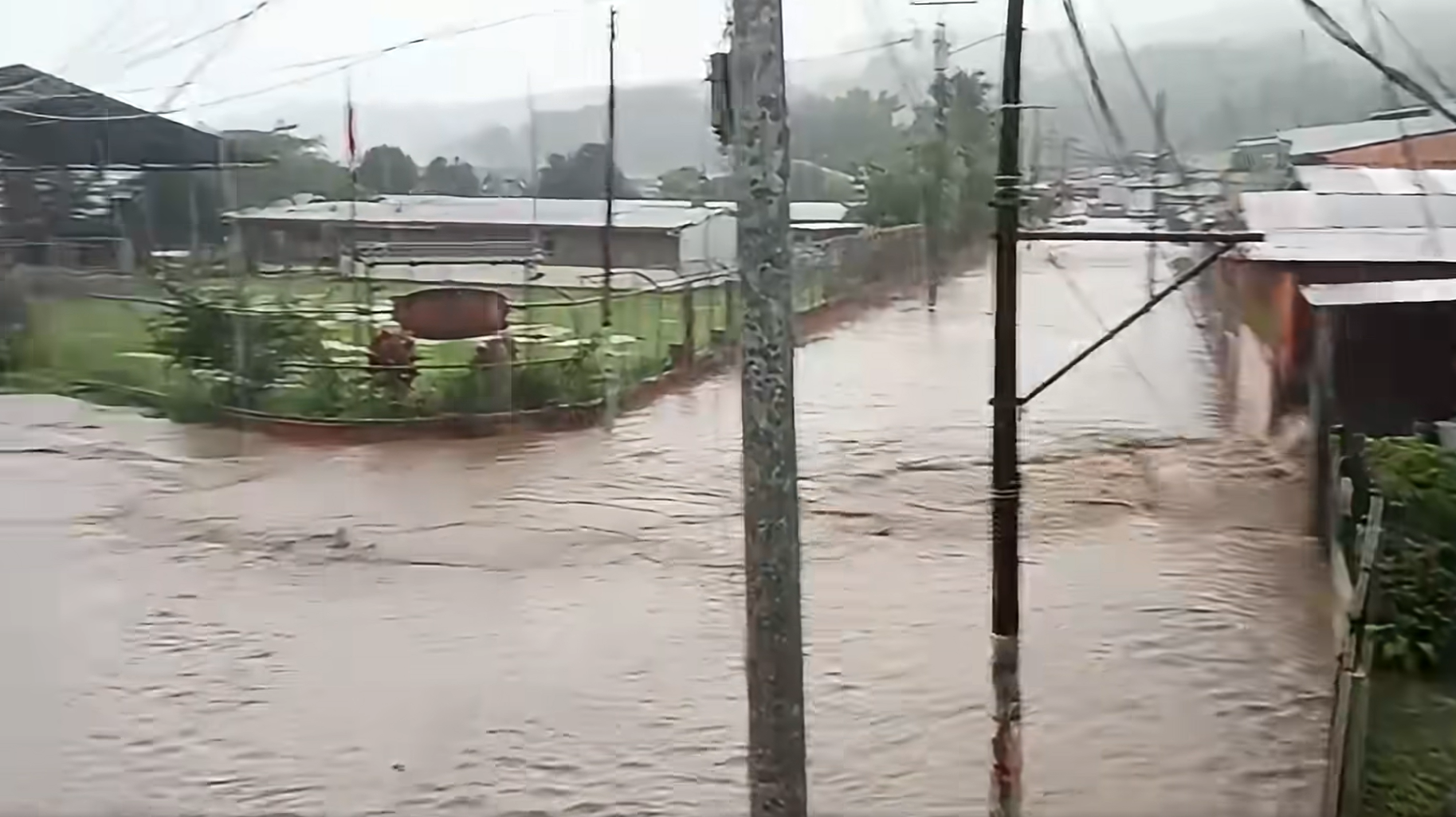 Turrialba en alerta máxima por fuertes lluvias e inundaciones que afectan el suministro de agua