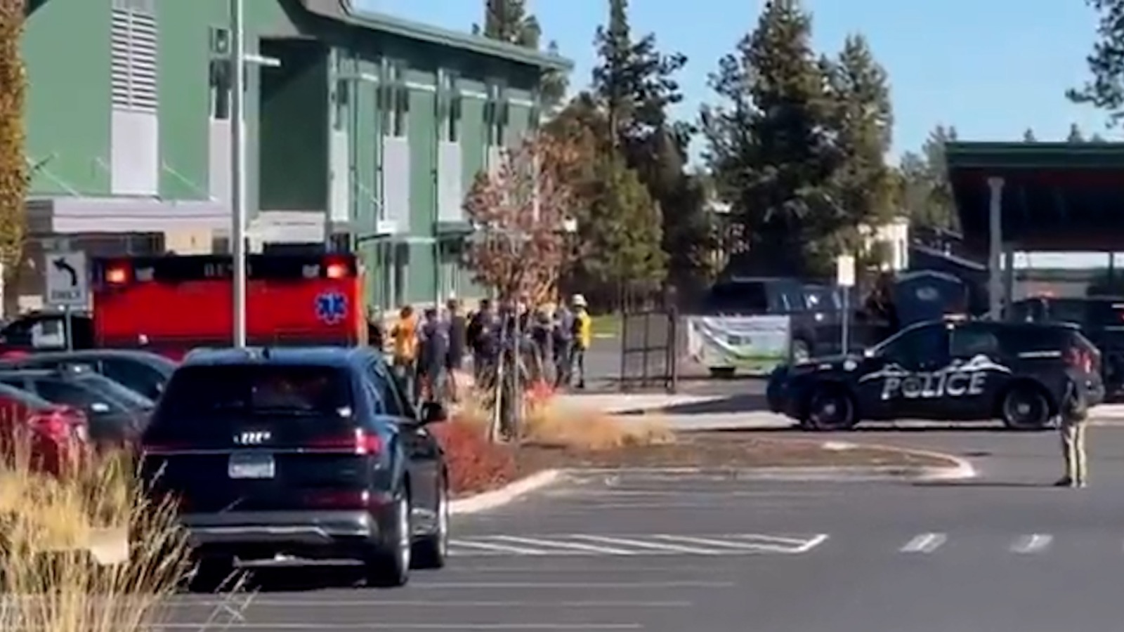 Tiroteo en escuela primaria de Oregón deja varias víctimas, entre ellas niños; el atacante murió
