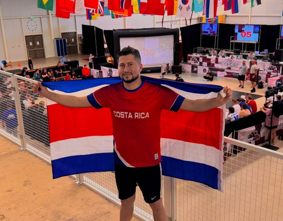 (Video) Tico que participa en Got Talent se llevó un gran susto en Europa